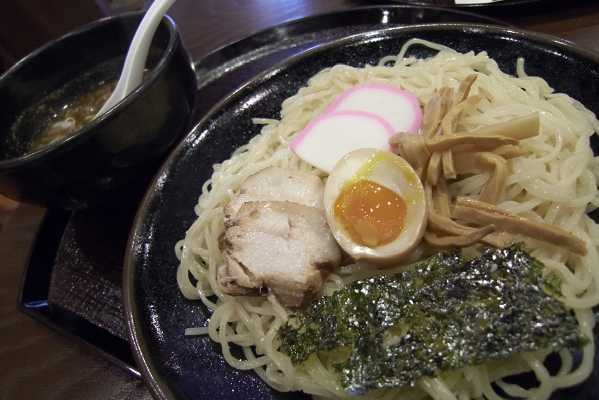 ゆめシティ LEICA D-LUX 4 F2 ISO160 1/30sec.