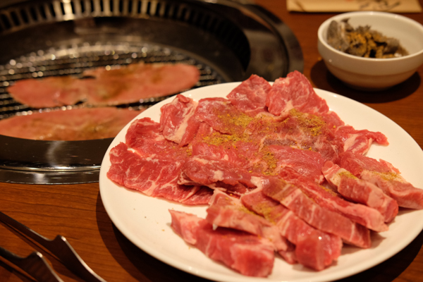 焼肉彩苑彩々亭・珈琲所コメダ珈琲店