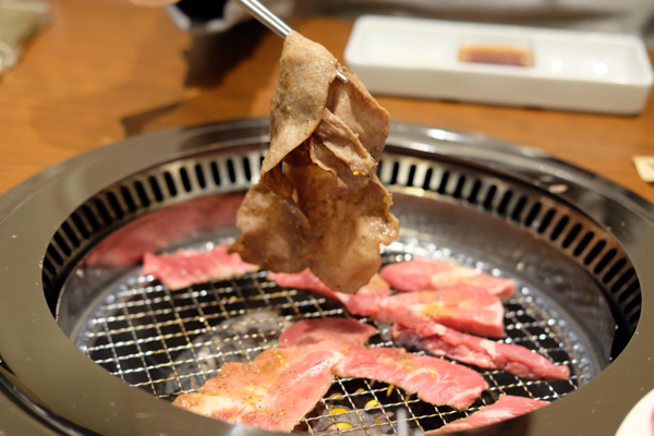 焼肉彩苑彩々亭・珈琲所コメダ珈琲店