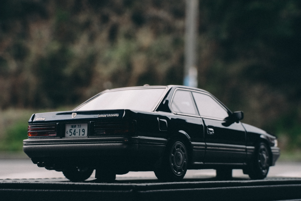 ignition model×TOMYTEC 1/43 T-IG4301 『あぶない刑事』 港303号 レパード アルティマ（金）・ignition model×TOMYTEC 1/43 T-IG4302 『あぶない刑事』 港3号 レパード アルティマ（紺）
