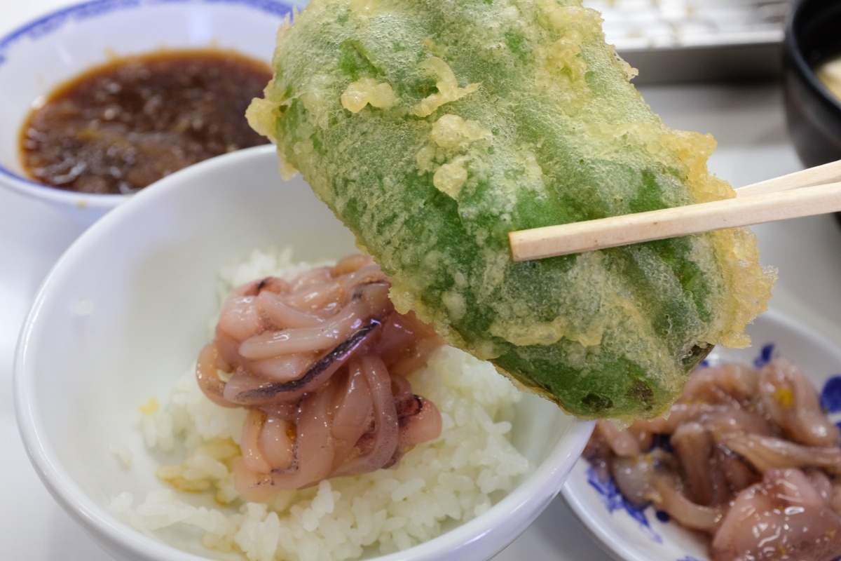 揚げたての天ぷらとおかわり自由な塩辛があれば