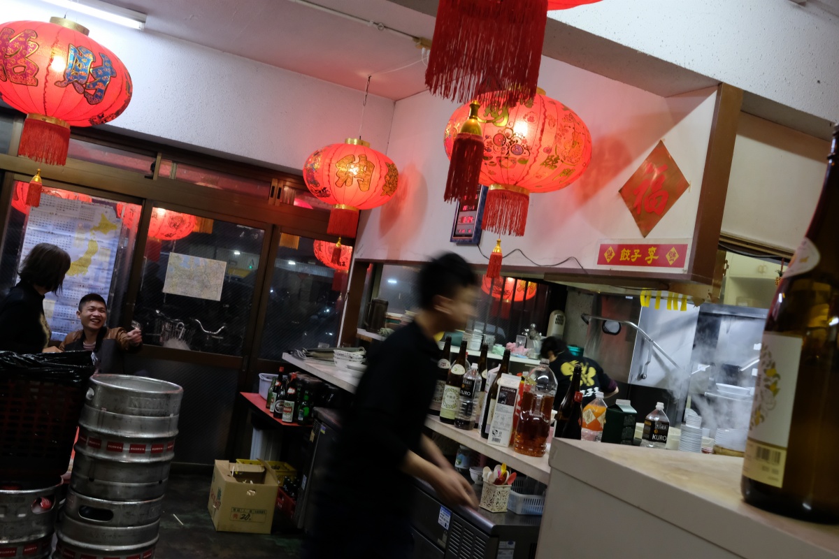 まるでここは中国？中国語が飛び交う店内にやはりオススメは水餃子