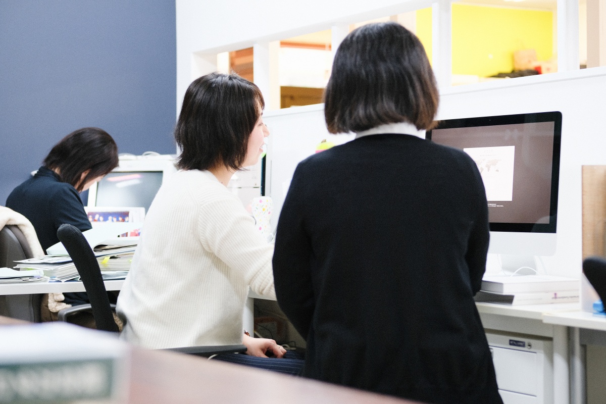 新人建築アシスタントデザイナーと新しいiMac