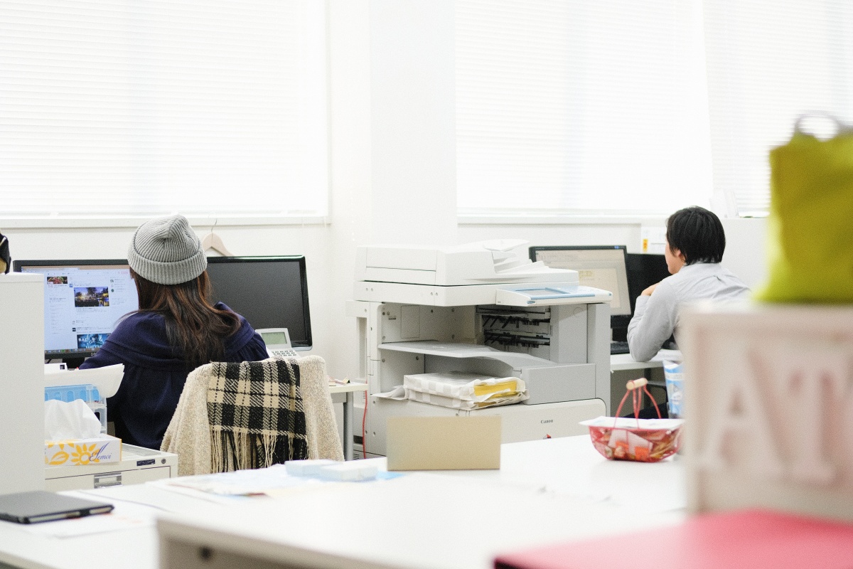 新人建築アシスタントデザイナーと新しいiMac