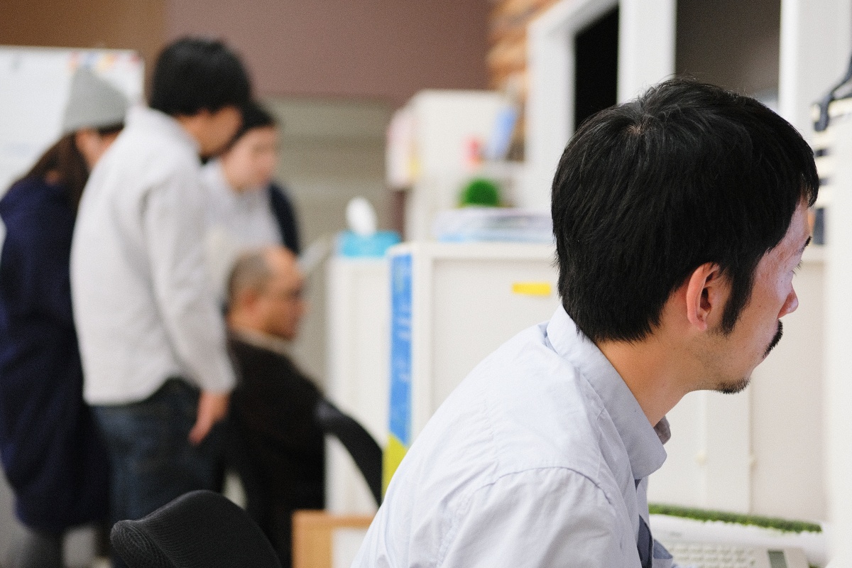 新人建築アシスタントデザイナーと新しいiMac