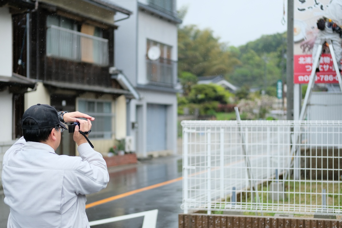 建物を黒色に塗装したことで引き立つサイン！角島大橋にお越しの際は是非お立ち寄り下さい！