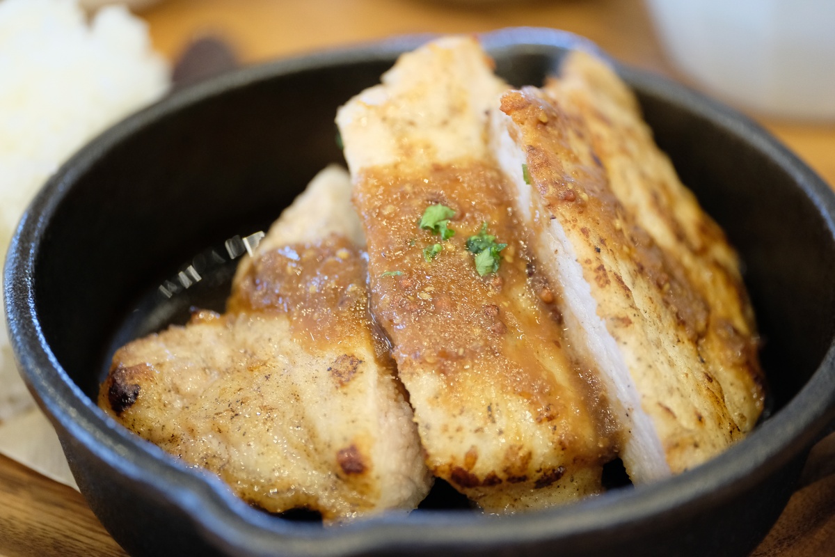 広い駐車場がある湯田温泉のカフェ・8TRACKS（ハチトラ）でランチ！