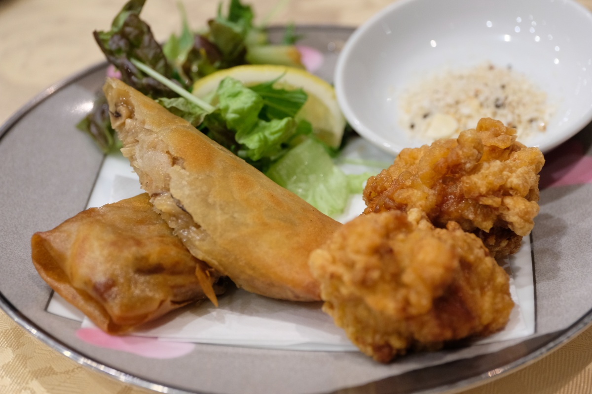 店内から関門海峡の絶景を眺めならがら食べる中華料理のファミリーレストラン！