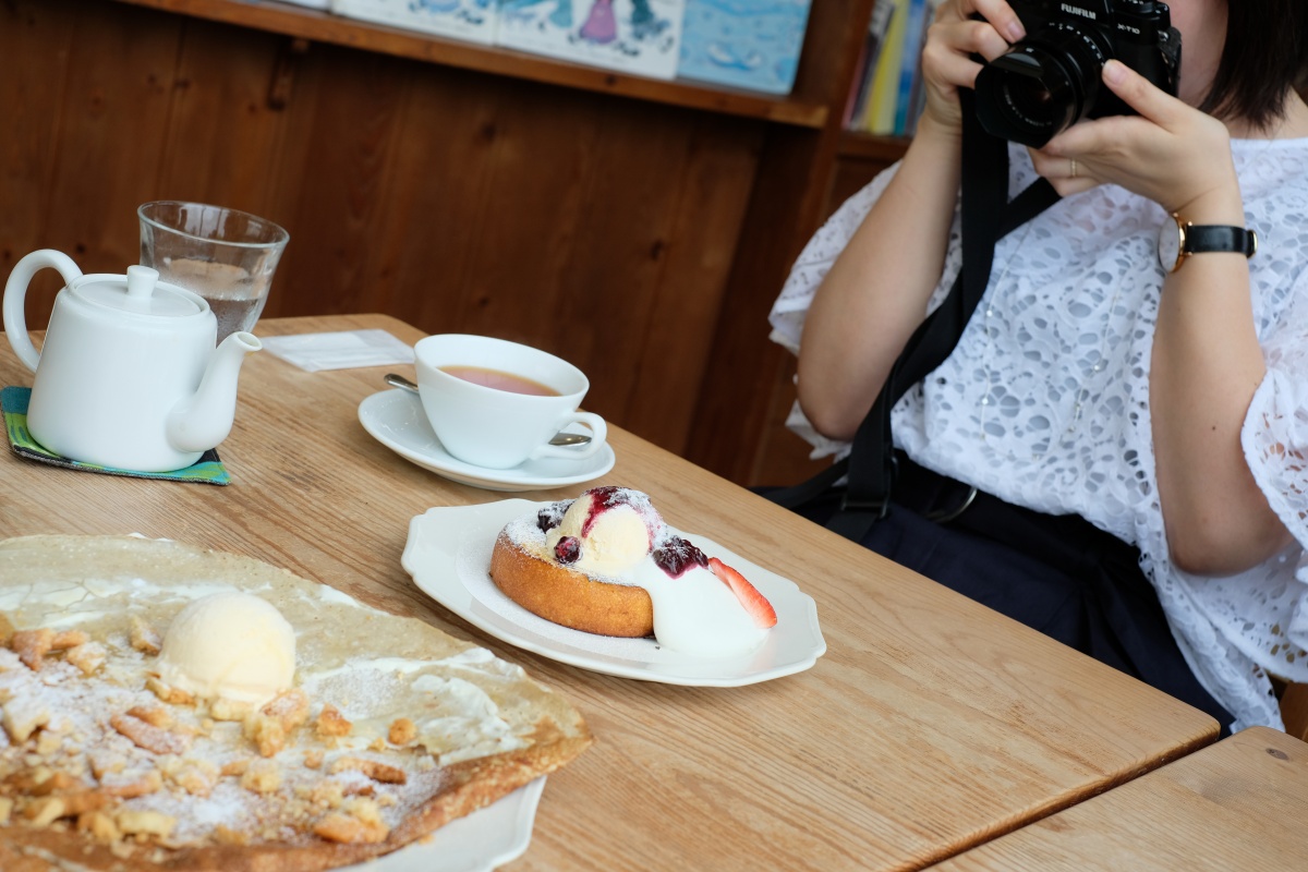 カフェでゆったり、かわいらしい色合いでどれにするか迷いそう！カラーバウムのFAVORI PLUS（ファボリプラス）