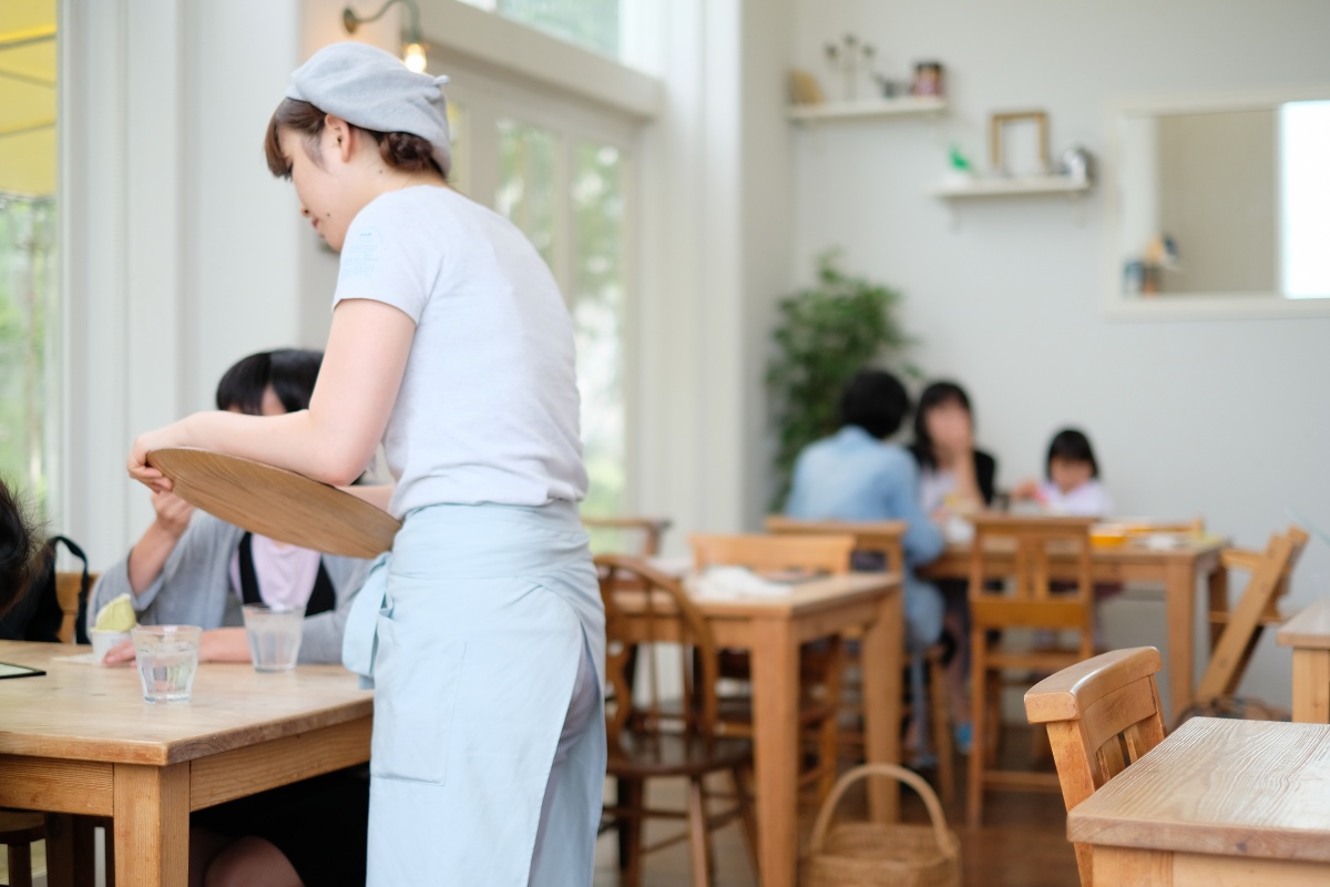 カフェでゆったり、かわいらしい色合いでどれにするか迷いそう！カラーバウムのFAVORI PLUS（ファボリプラス）