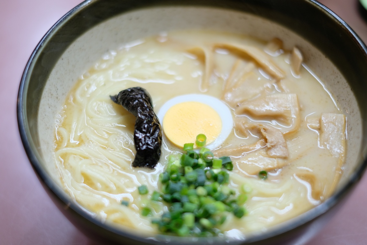 ラーメン・ギョーザの地方発送している唐戸商店がにある下関で最初のラーメン専門店「一龍軒」