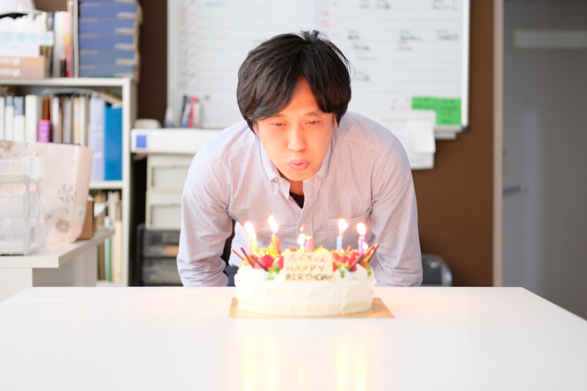 弊社システムエンジニア田口くん！お誕生日おめでとう！ひだまりのケーキでお祝い！