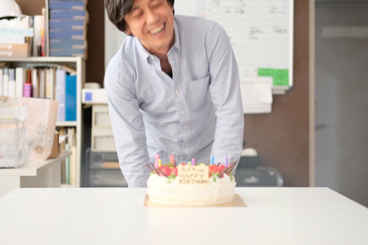 弊社システムエンジニア田口くん！お誕生日おめでとう！ひだまりのケーキでお祝い！