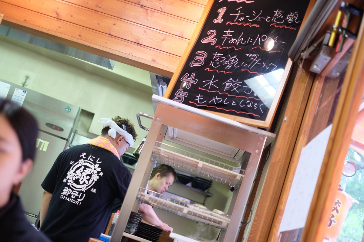 和食ひと筋の米田氏がつくるカラダに優しい本格あご出汁専門店！旨辛ラーメン、豚骨ラーメン、満天あご出汁ラーメンが本日オープン！