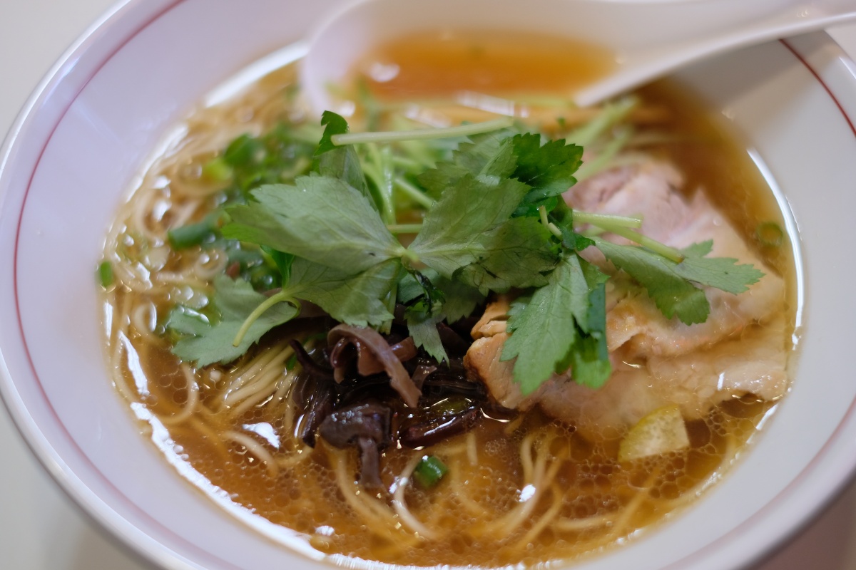 和食ひと筋の米田氏がつくるカラダに優しい本格あご出汁専門店！旨辛ラーメン、豚骨ラーメン、満天あご出汁ラーメンが本日オープン！