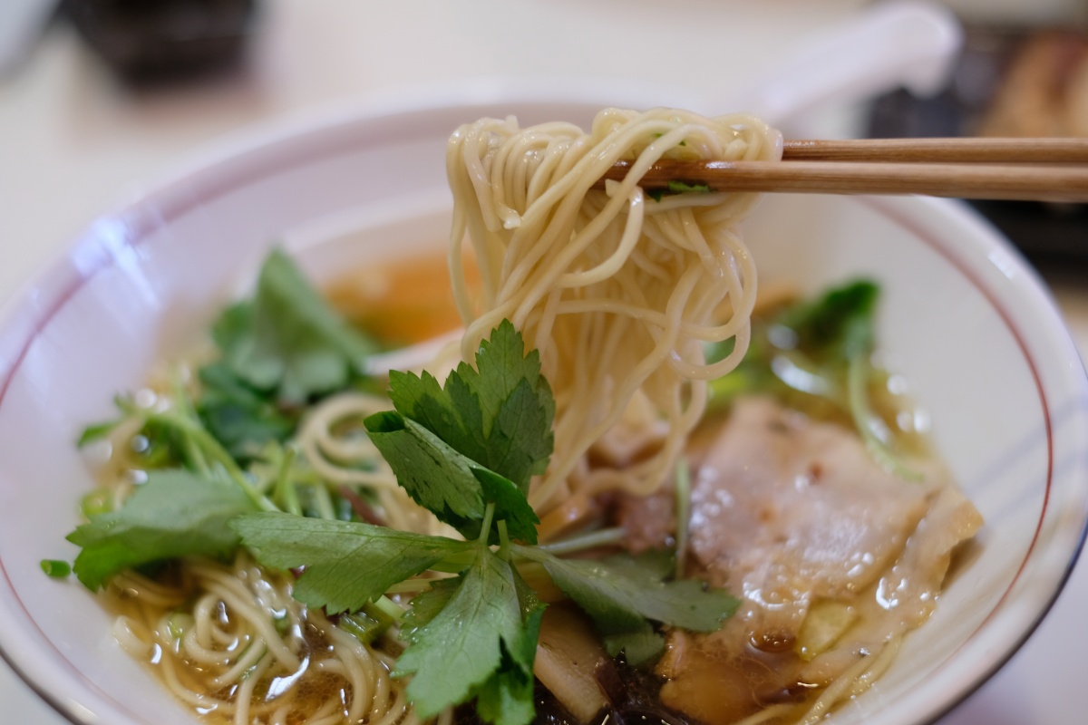 和食ひと筋の米田氏がつくるカラダに優しい本格あご出汁専門店！旨辛ラーメン、豚骨ラーメン、満天あご出汁ラーメンが本日オープン！