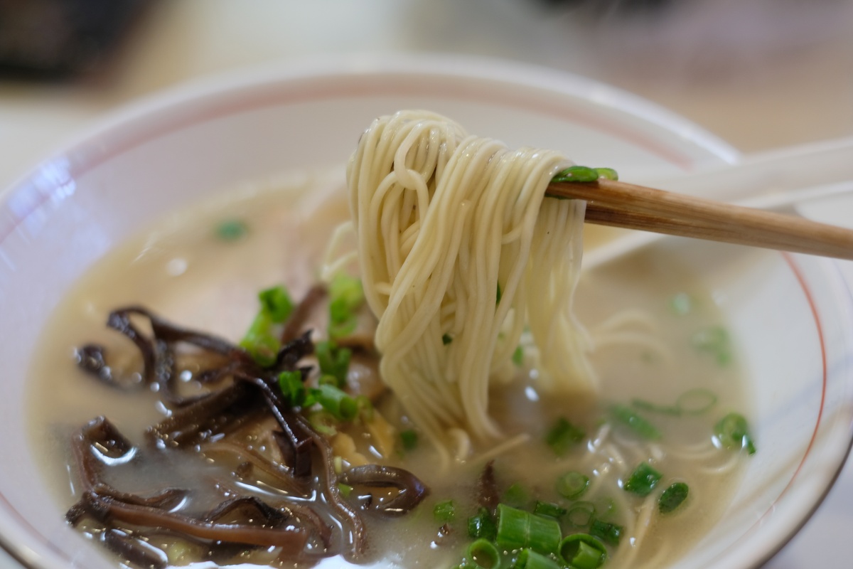 和食ひと筋の米田氏がつくるカラダに優しい本格あご出汁専門店！旨辛ラーメン、豚骨ラーメン、満天あご出汁ラーメンが本日オープン！