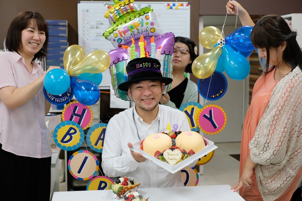 沢山の人たちに支えられて49歳の誕生日を迎えることが出来ました。今まで培ってきたデザインのヒキダシで繁盛店をどんどんつくります！