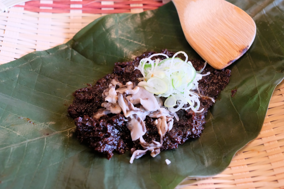 湯布院で美味しい地鶏を食べるならやっぱり「地鶏炭火焼 塚原の里」