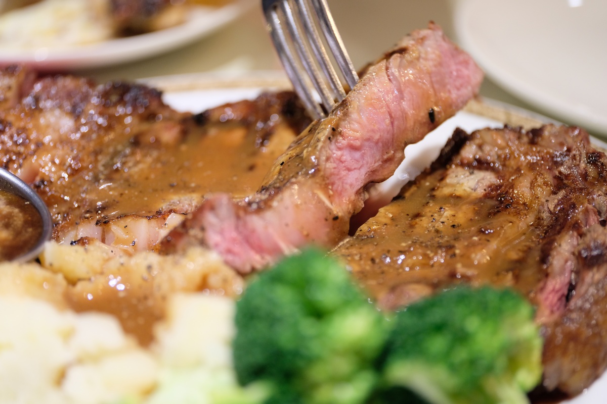 下関市豊前田にある「Grill&Bar 247」肉の王様！リブロースステーキ1ポンド450gを食べなきゃ！はじまらない！