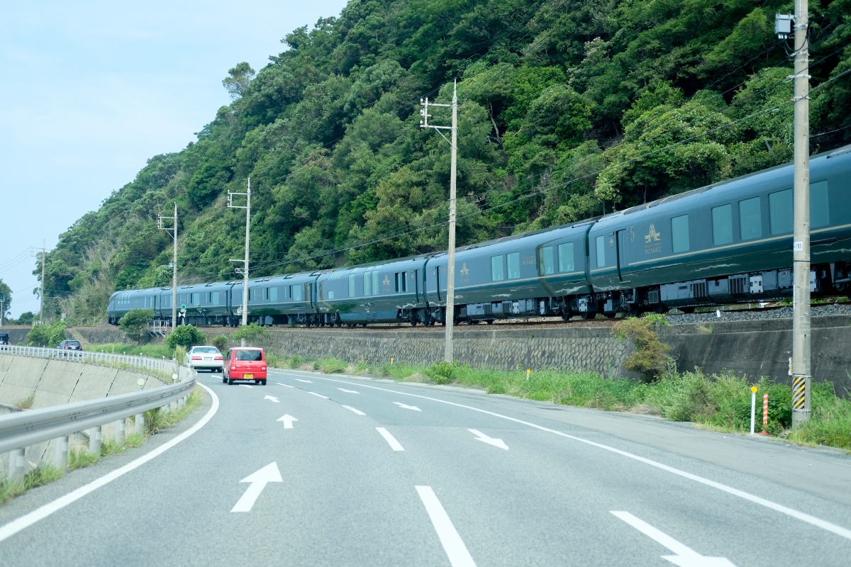 豪華寝台列車トワイライトエクスプレス瑞風を追いかけ！だるま堂からカフェチョコランチへ！