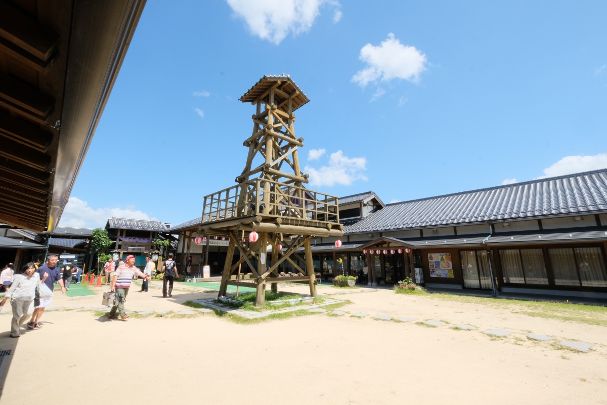 天気が良くてステキな青空が広がる日曜日！沢山のお客様が集まる「豊田町道の駅 蛍街道西ノ市」でホームページの撮影開始！