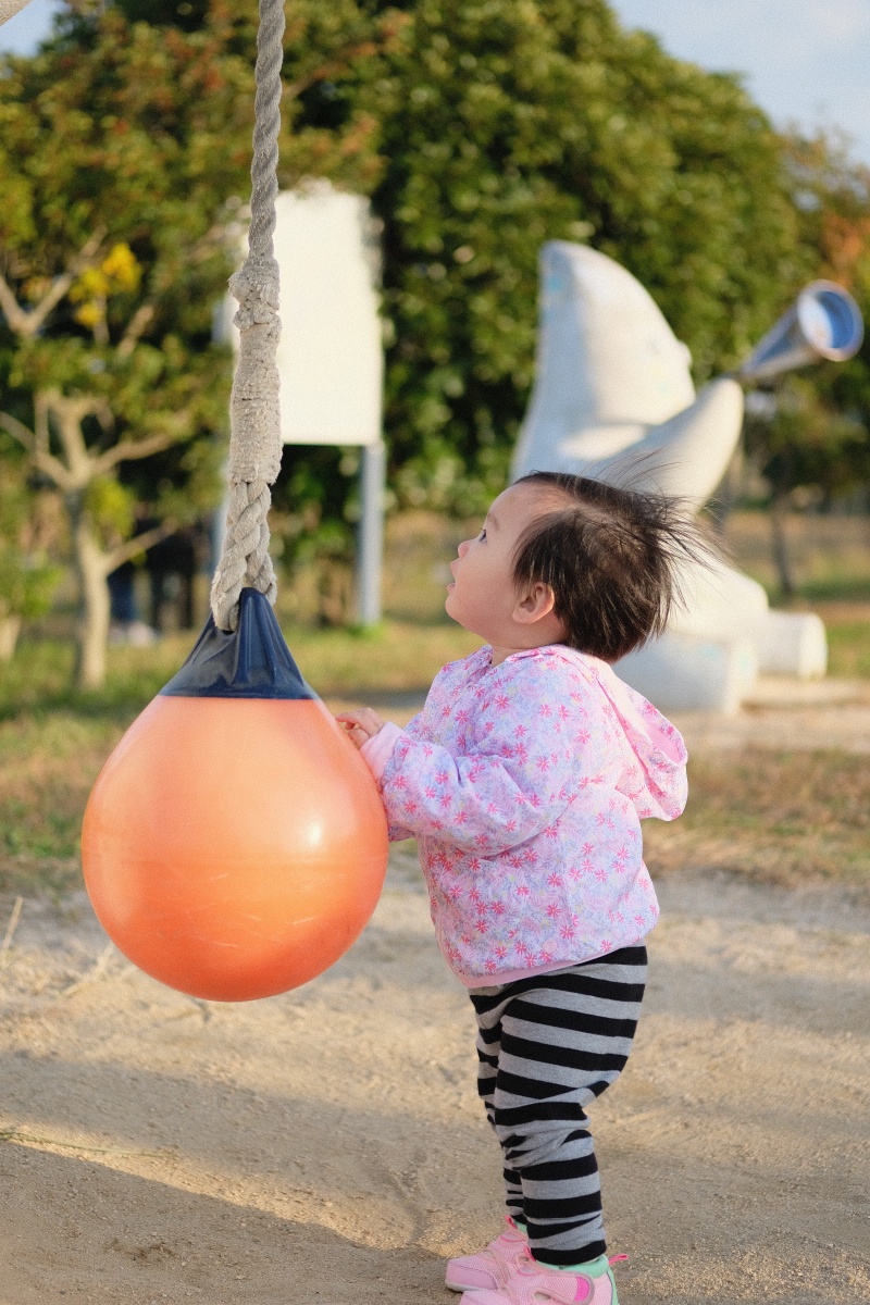 ふたりだけの公園デビュー！人見知り無しでガツガツ行くのね（笑）