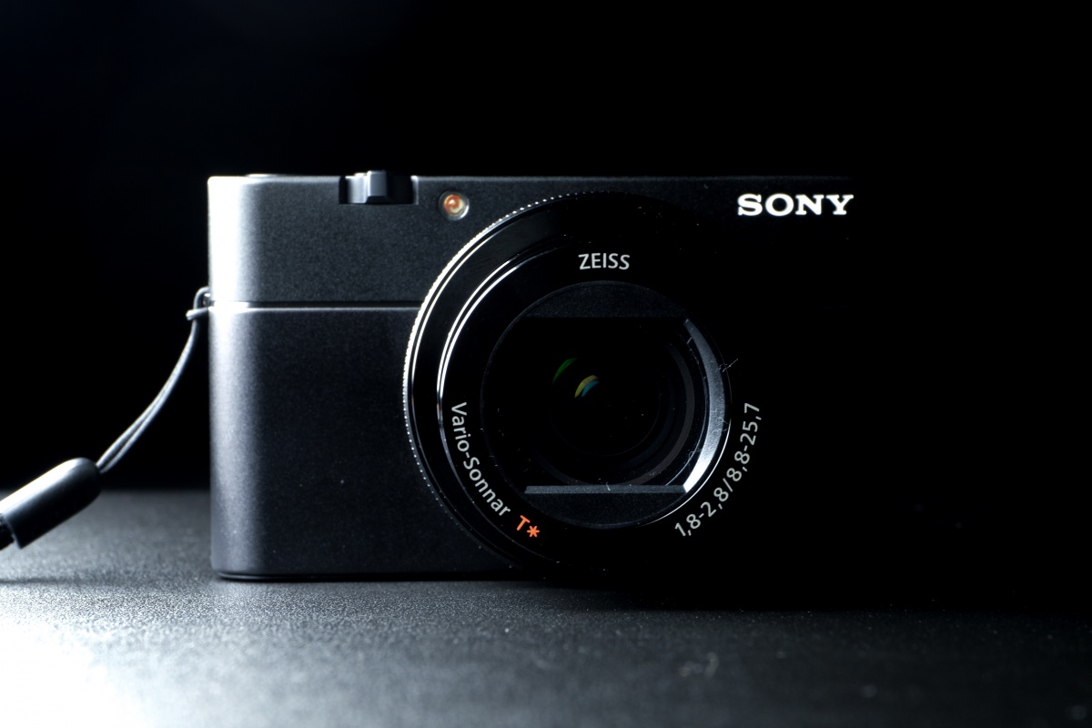 YouTuberに人気のSONY RX-100M5は動画に特化したコンパクトカメラ！