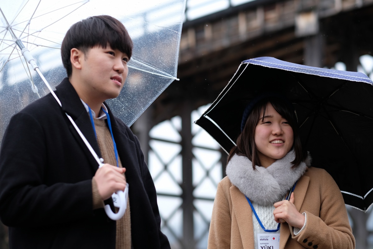 外国人観光客も多く訪れる「錦帯橋」下関市立大学韓国人留学生の우종호（ウ ジョンホ）くんと山口大学・優紀ちゃんと！臨時休業でソフトクリームが！