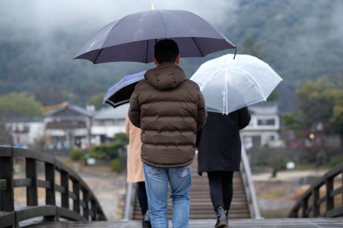 外国人観光客も多く訪れる「錦帯橋」下関市立大学韓国人留学生の우종호（ウ ジョンホ）くんと山口大学・優紀ちゃんと！臨時休業でソフトクリームが！