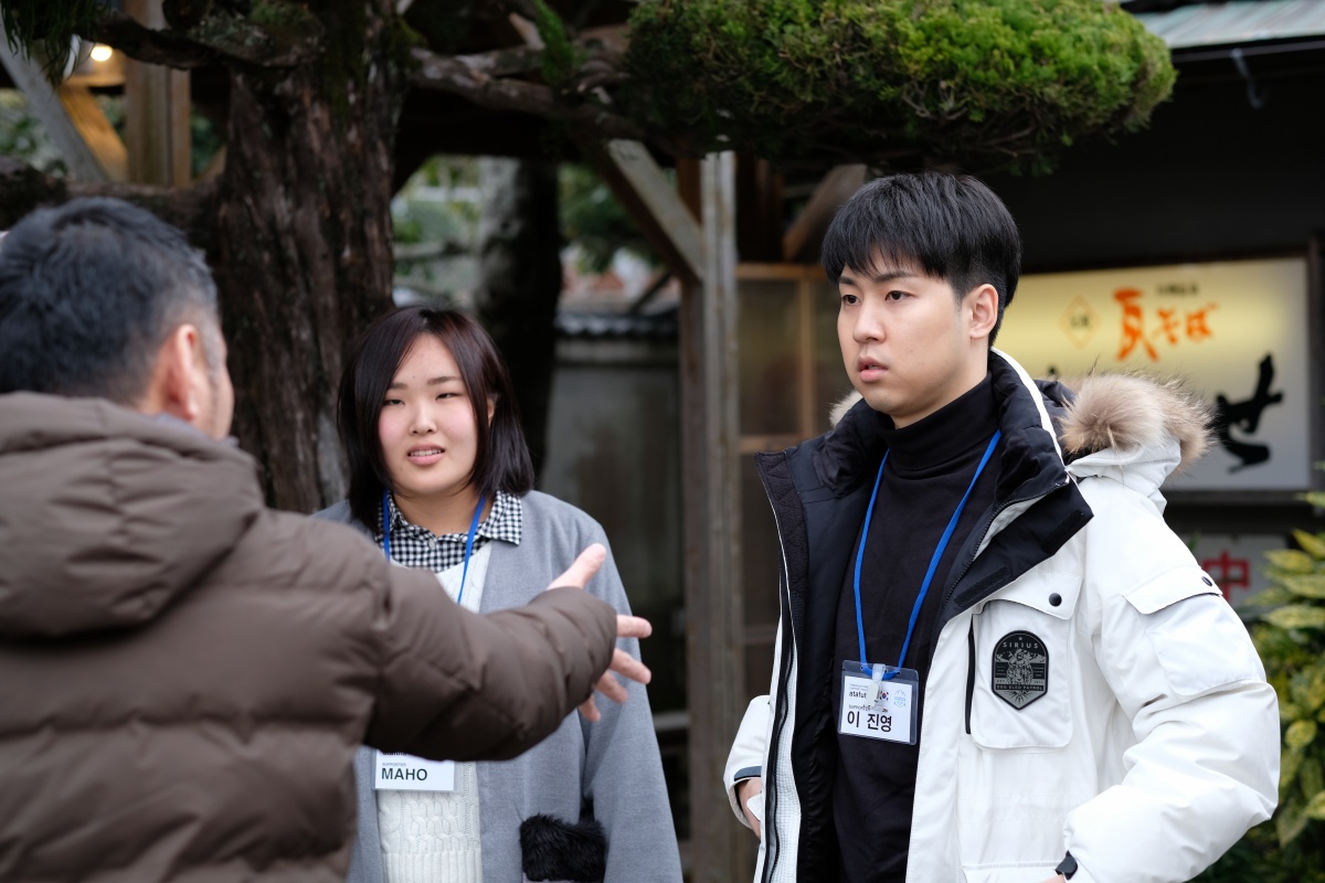 山口県のソールフード元祖瓦そばたかせ！梅光学院大学韓国人留学生の이진영（イ ジンヨン）くんと中国人留学生の吉中周くんと日本人学生サポート石田茉歩ちゃん！