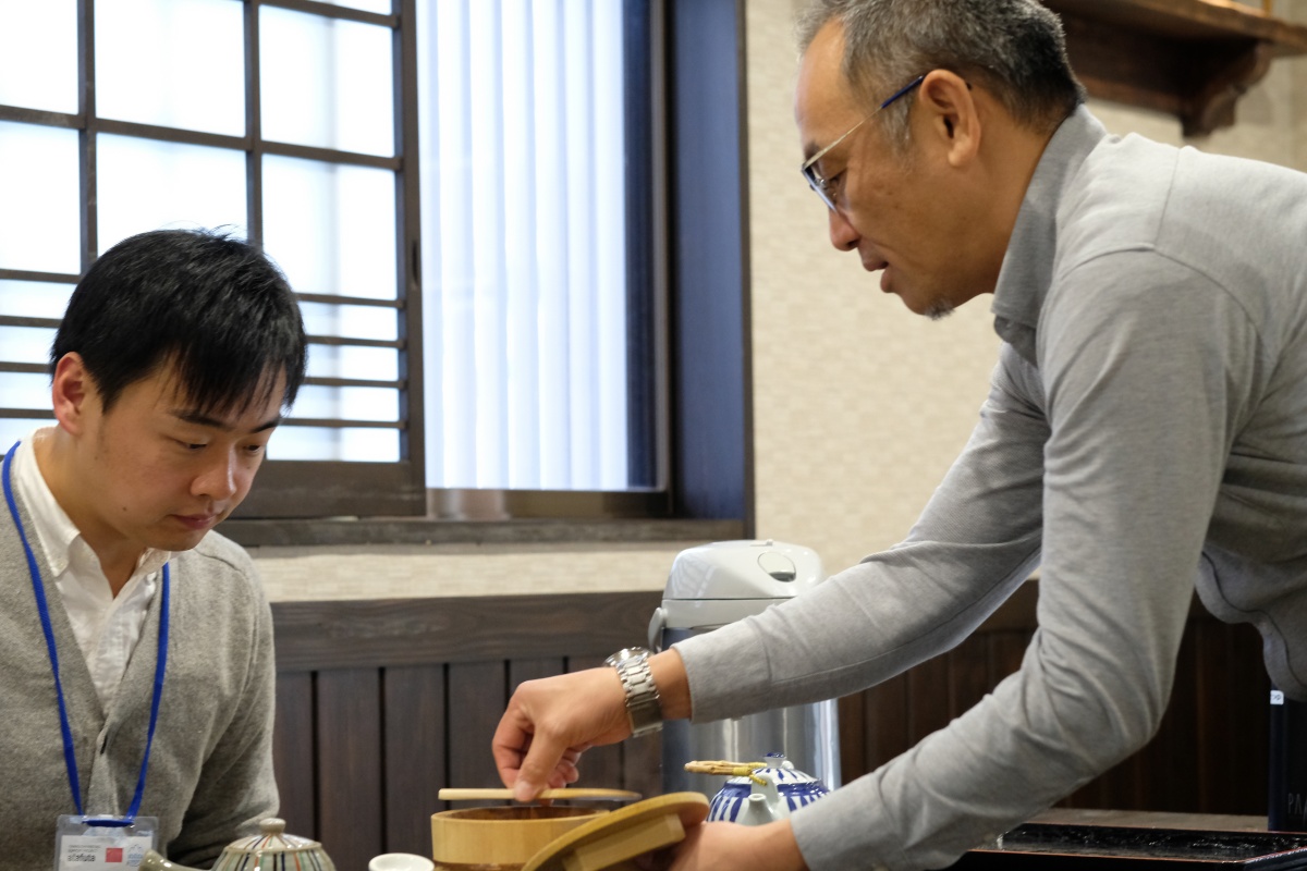 山口県のソールフード元祖瓦そばたかせ！梅光学院大学韓国人留学生の이진영（イ ジンヨン）くんと中国人留学生の吉中周くんと日本人学生サポート石田茉歩ちゃん！