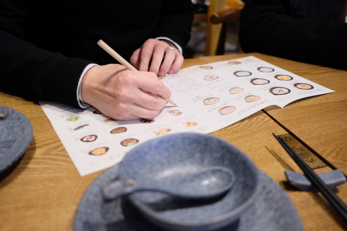 この街の食べ物は日本人好みな料理がいっぱい！お粥専門店に活き蟹鍋専門店！