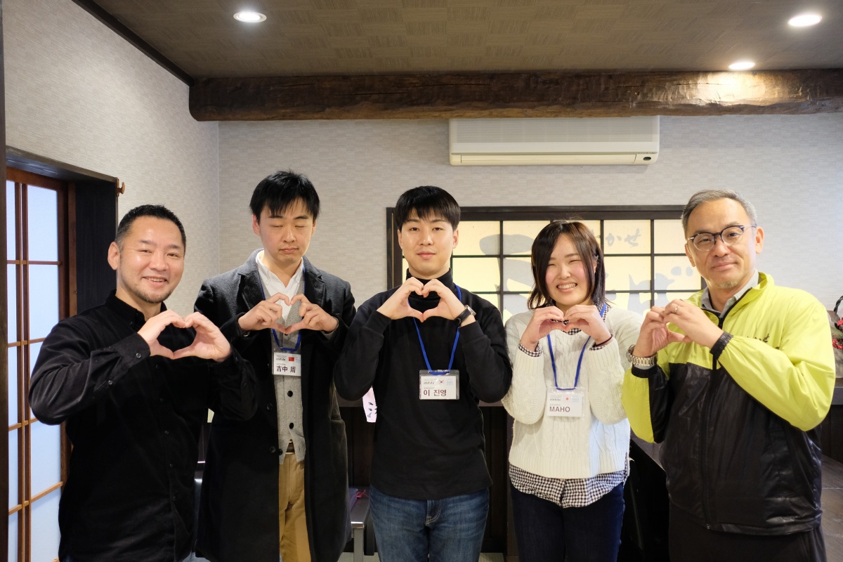 山口県のソールフード元祖瓦そばたかせ！梅光学院大学韓国人留学生の이진영（イ ジンヨン）くんと中国人留学生の吉中周くんと日本人学生サポート石田茉歩ちゃん！