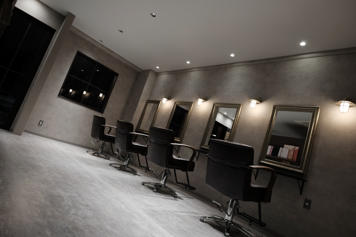 下関市綾羅木本町「HAIR DESIGN Scelta」セット＆シャンプー椅子もセットされて完成引渡完了！