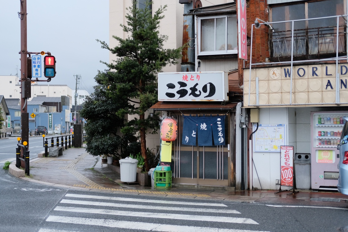 長門市で一番古くて一番有名な焼きとり屋さん「こうもり」午後二時からやってます！