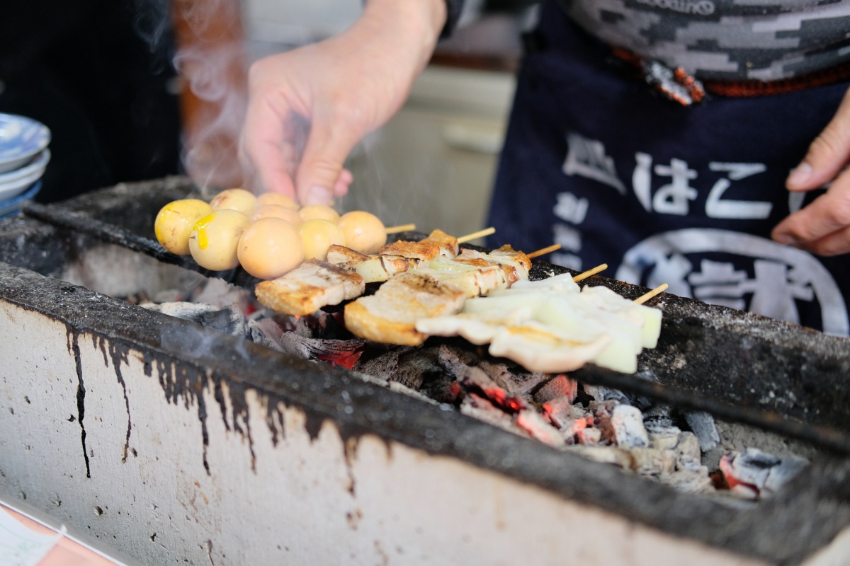 長門市で一番古くて一番有名な焼きとり屋さん「こうもり」午後二時からやってます！