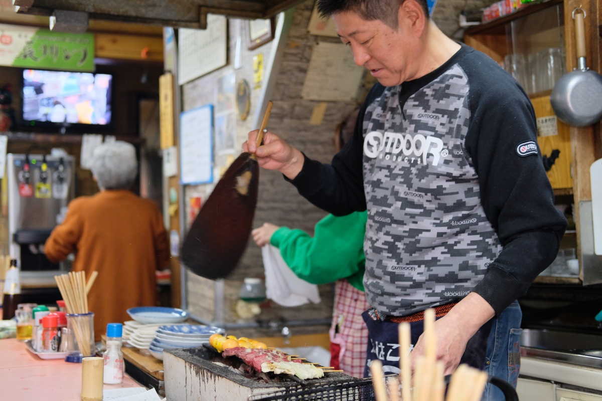 長門市で一番古くて一番有名な焼きとり屋さん「こうもり」午後二時からやってます！