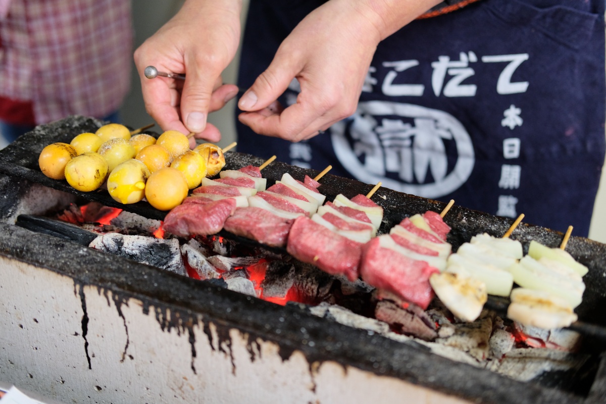 長門市で一番古くて一番有名な焼きとり屋さん「こうもり」午後二時からやってます！