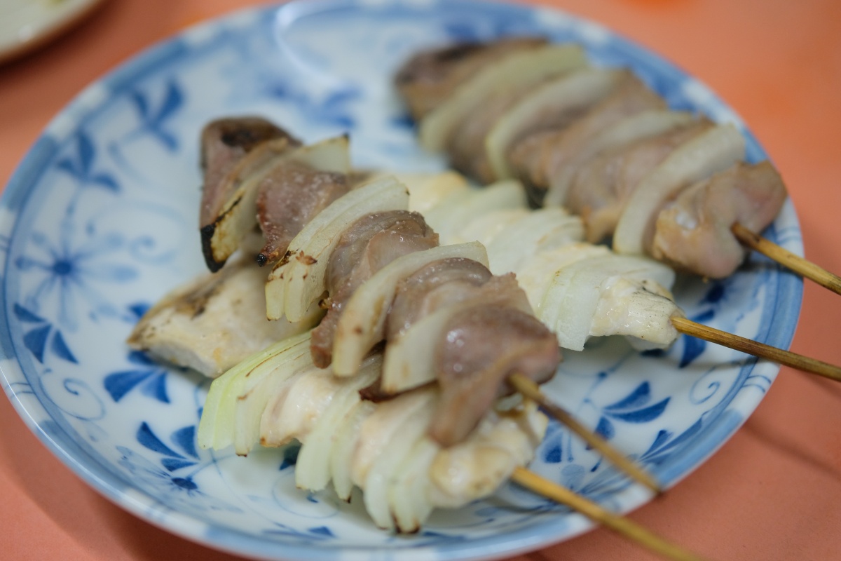 長門市で一番古くて一番有名な焼きとり屋さん「こうもり」午後二時からやってます！