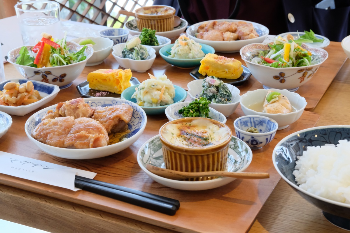 城下町長府の手みやげ屋 magasin（マガサン）で本日の豆皿定食1,500円ランチ！