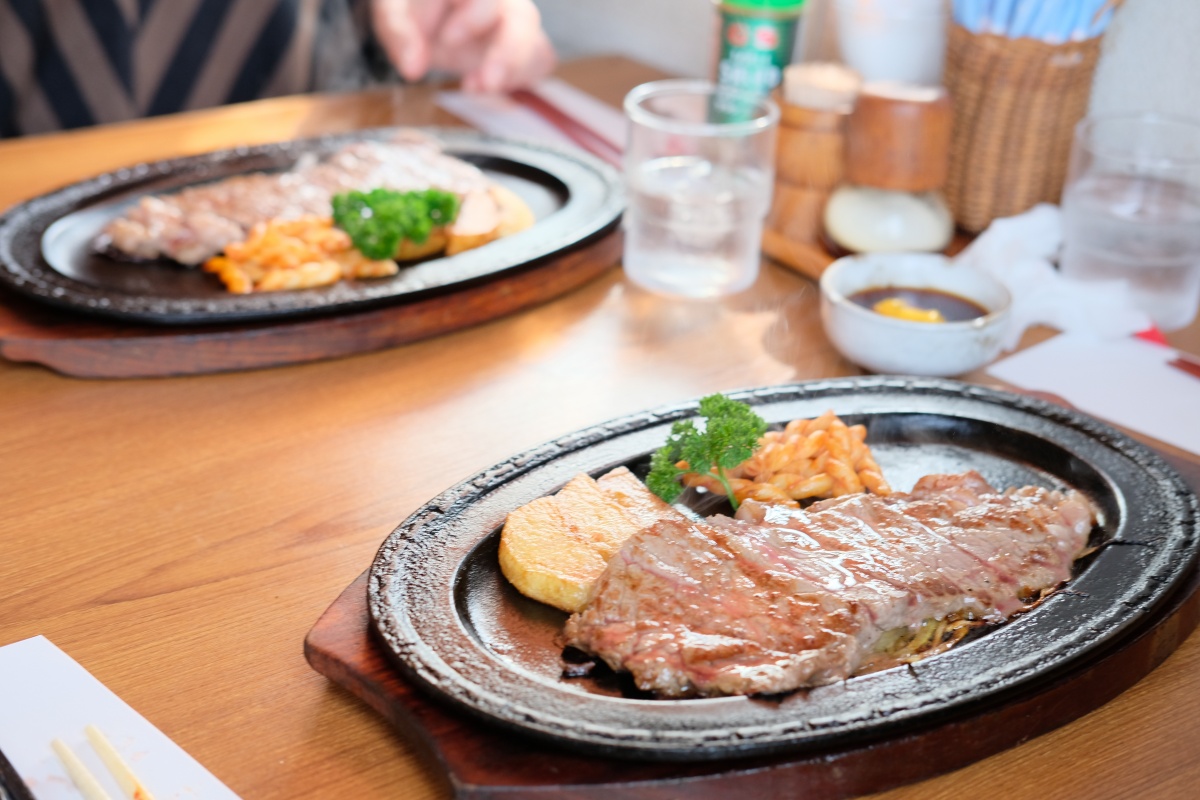 4月1日新しい生活が始まる！手伝ってくれたから「祝30周年・神戸JEJE」のステーキをご馳走するよ！