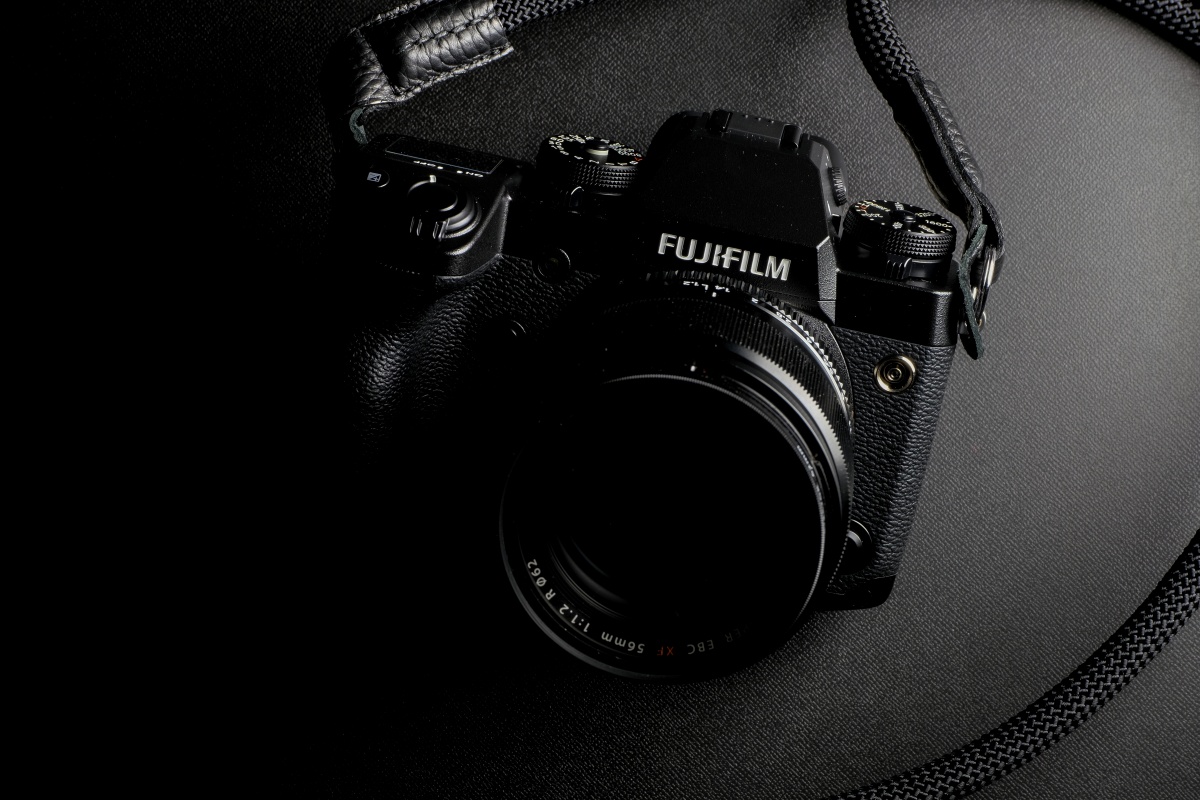 Xシリーズとして初めてボディ内に手ブレ補正機構搭載！FUJIFILM X-H1登場！