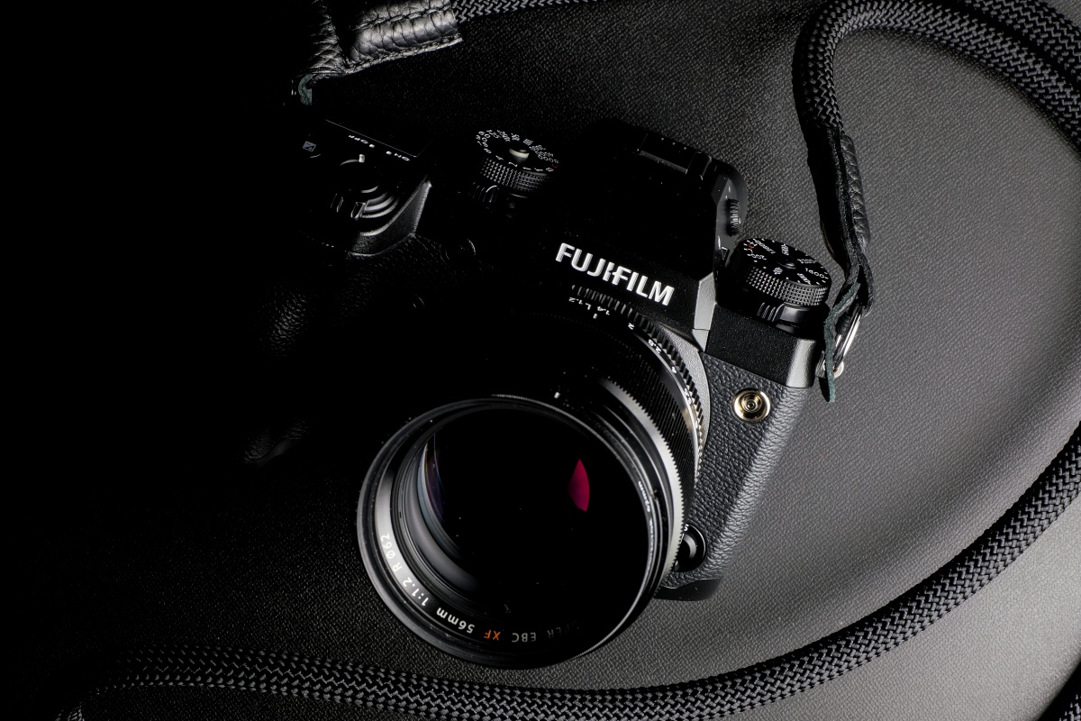 Xシリーズとして初めてボディ内に手ブレ補正機構搭載！FUJIFILM X-H1登場！