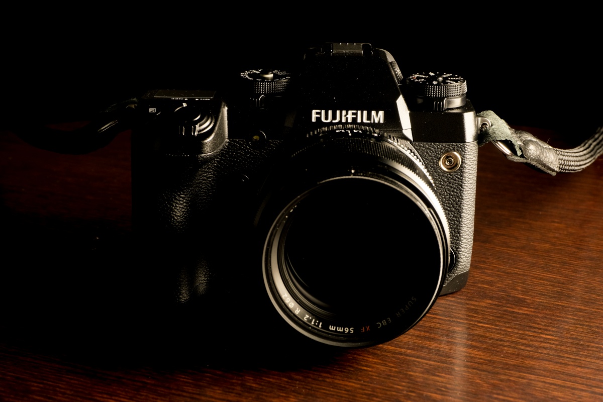 Xシリーズとして初めてボディ内に手ブレ補正機構搭載！FUJIFILM X-H1登場！