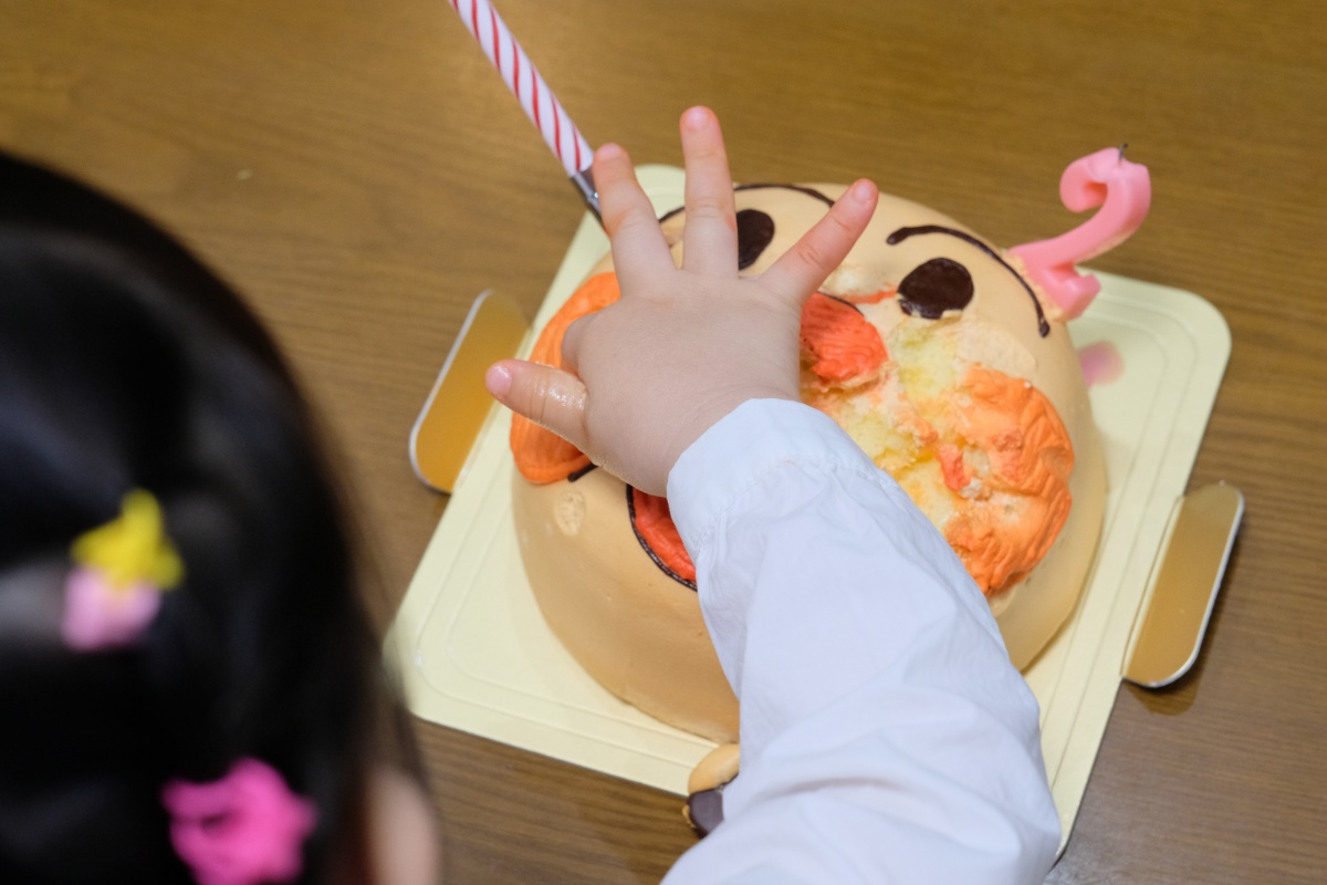 菓子工房na.nanのオーナーパティシエの良太郎さんがつくる姫ちゃんの誕生日ケーキは「アンパンマン」