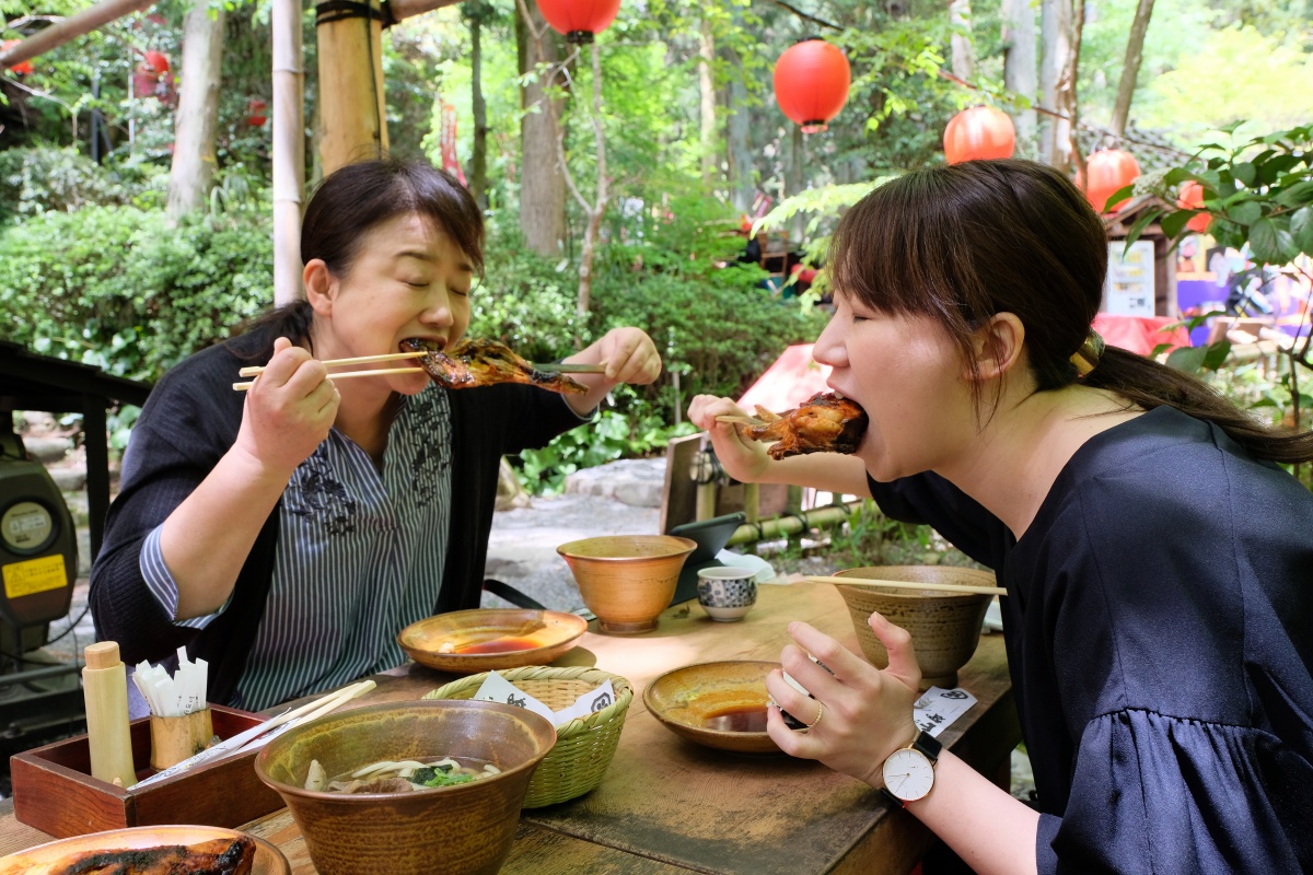 外国人観光客も大喜び！岩国の新しい現場に行く途中で「いろり山賊」来てみました！