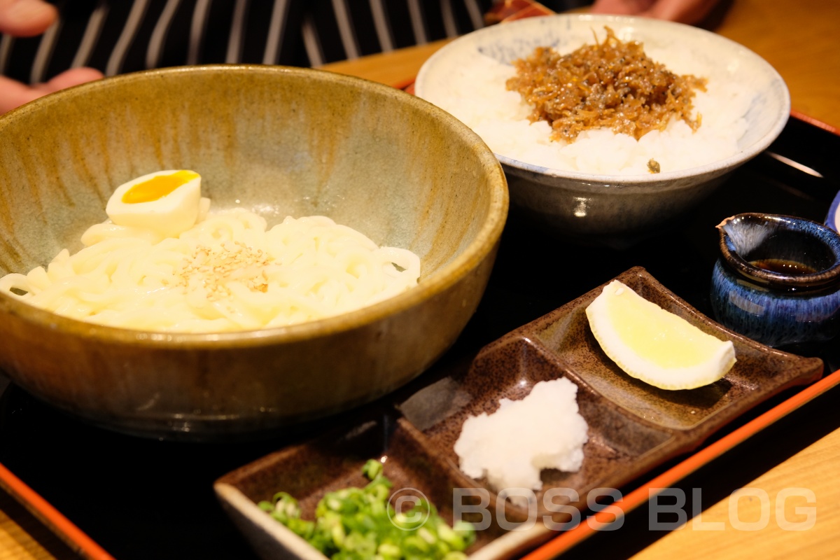 夏に行われる大規模リニューアル工事の打ち合わせも終わり麺処しまじでランチタイム