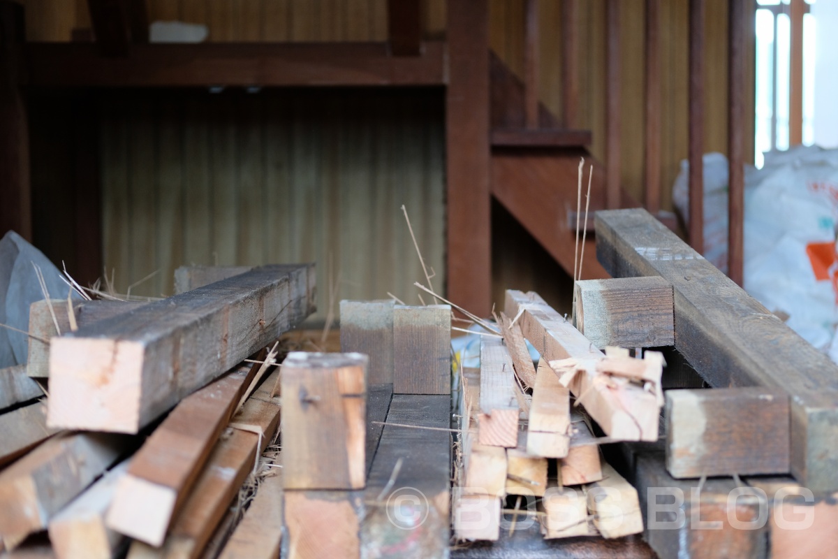 本日は朝から建築デザイナー！まだ図面が決定していないけど、解体は始まってるぞ！