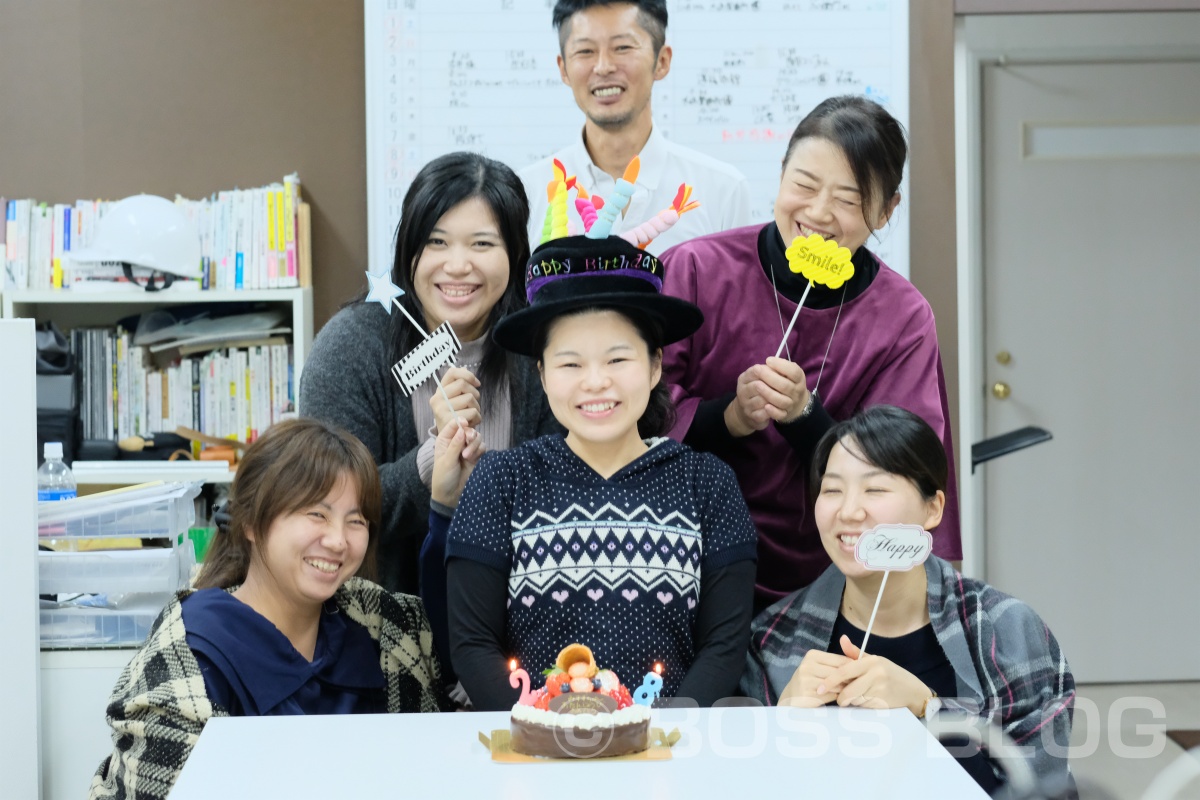 弊社グラフィックデザイナーのみすず！お誕生日おめでとう！